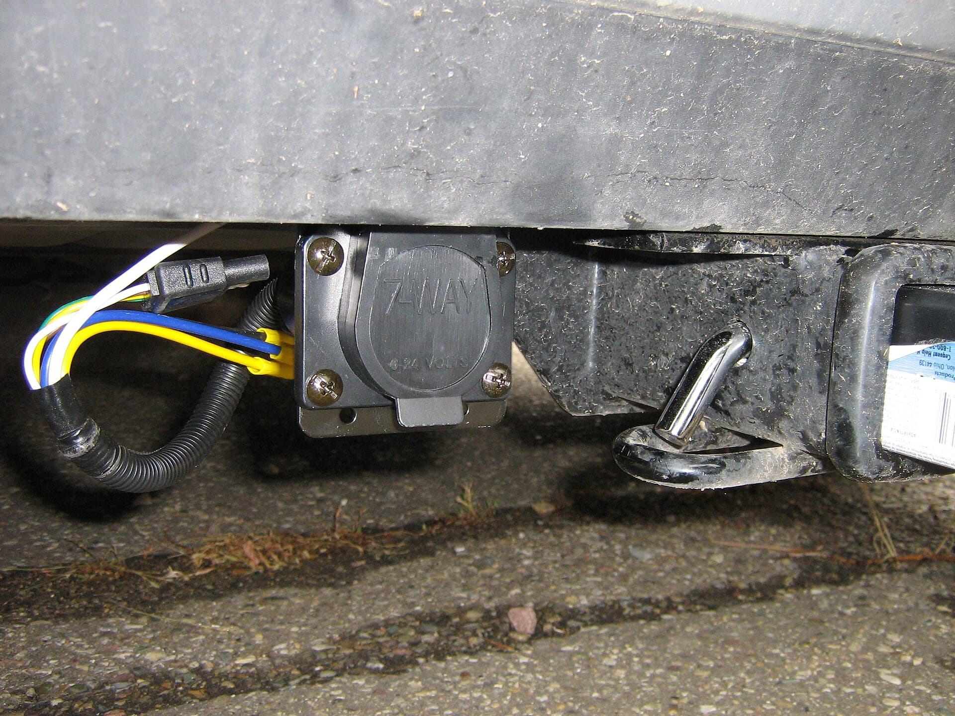 Heavy trailer electrical cable with multiple colour-coded conductors exposed at the end